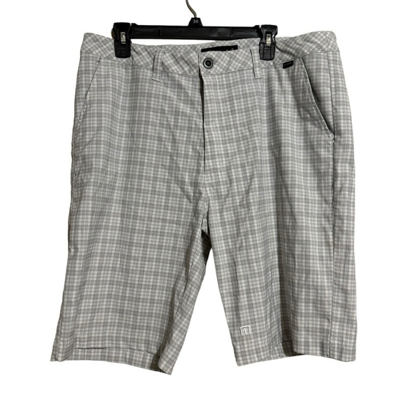 Travis Matthew golf  shorts mens size 36 - Picture 1 of 6